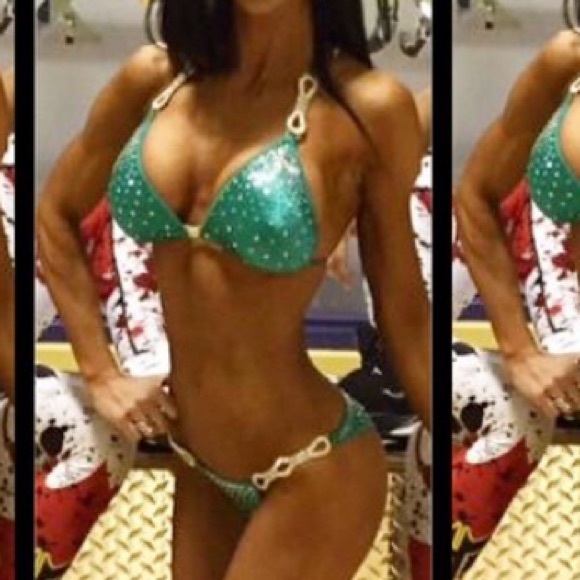 Sparkling scrunch bum swim suit - Picture 7 of 9